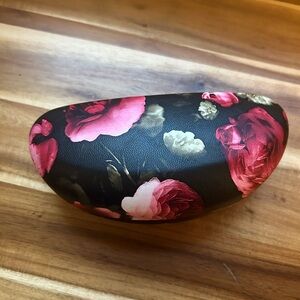 ⭐️ Floral Hard-shelled Sunglasses Case